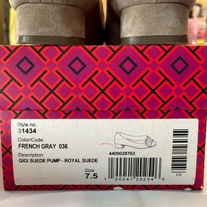 EUC w/box Tory Burch GIGI Royal Suede pump